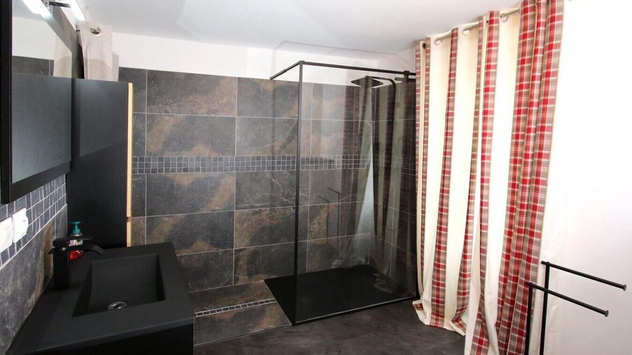 Photo of Bathroom in Leynhac