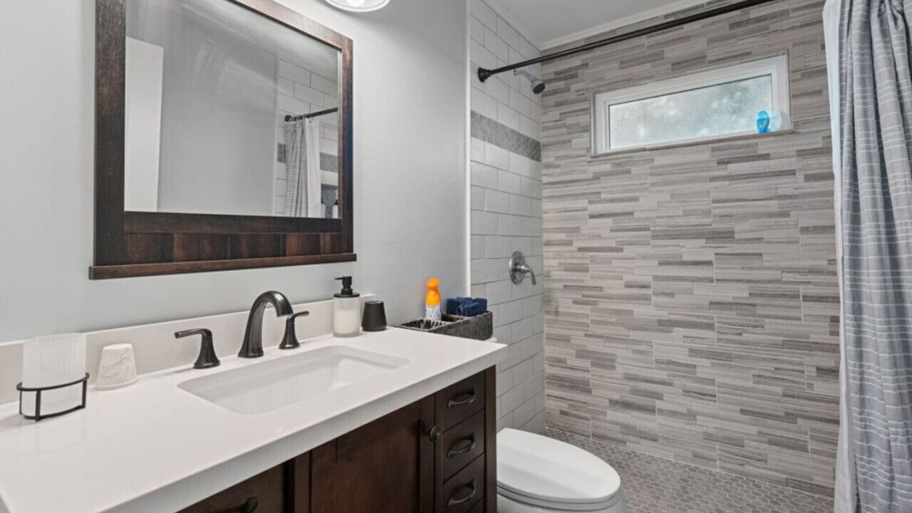 Photo of Bathroom in Lake Shore Estates