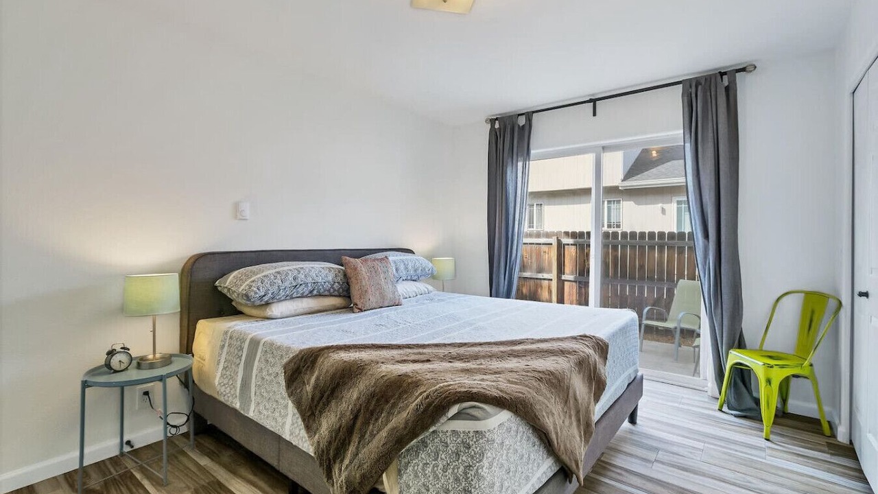 Photo of Bedroom in Mountain View District