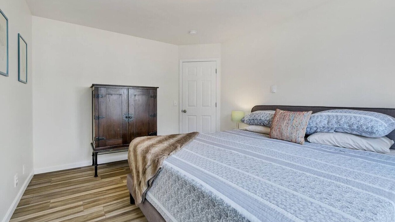 Photo of Bedroom in Mountain View District