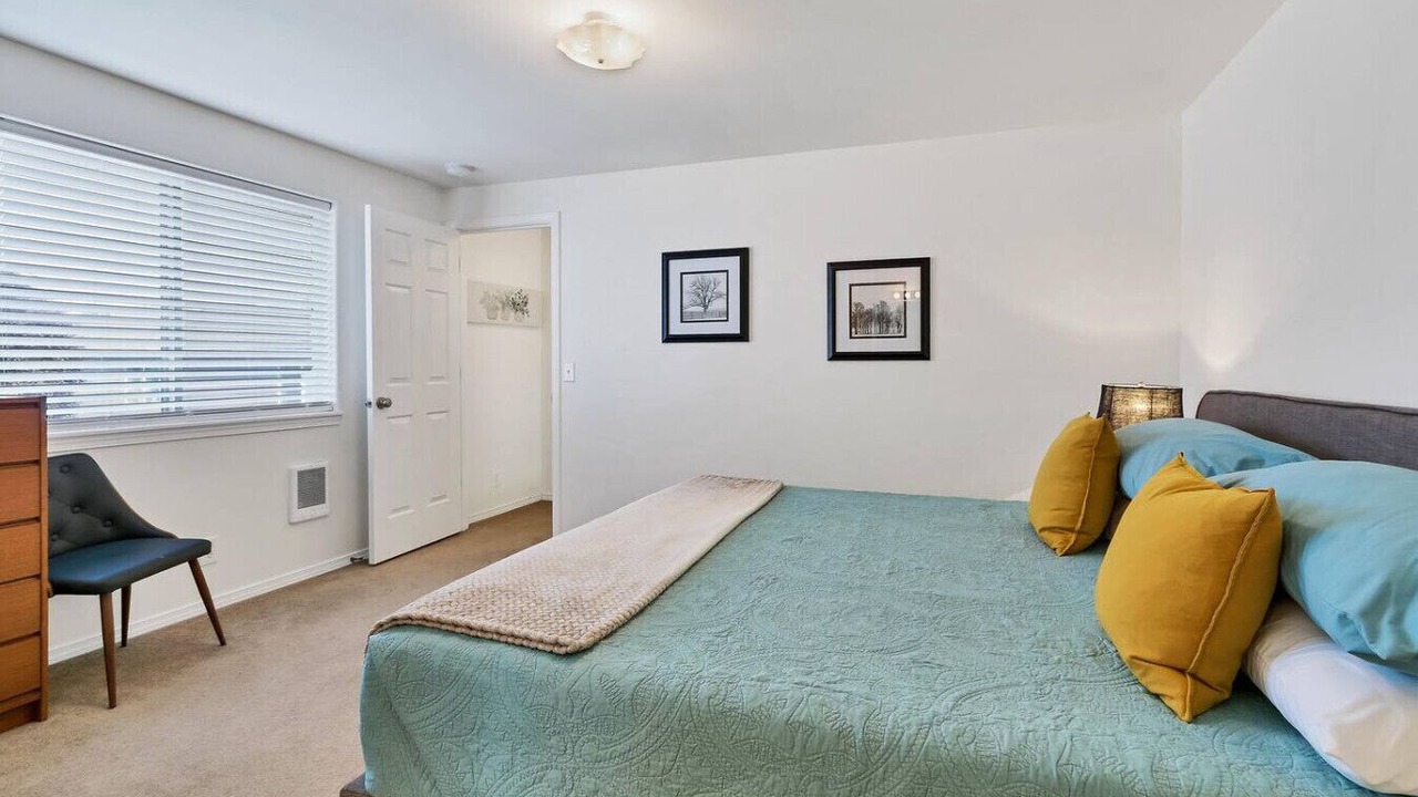Photo of Bedroom in Mountain View District