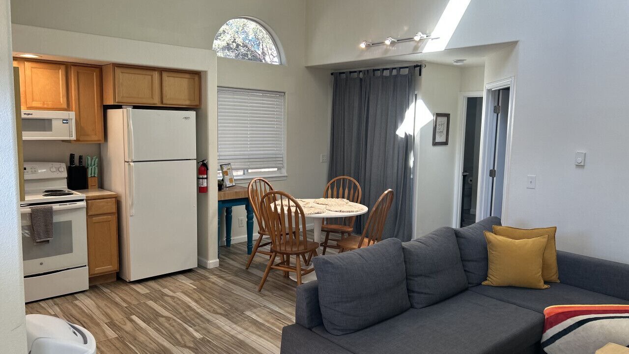Photo of Livingroom in Mountain View District