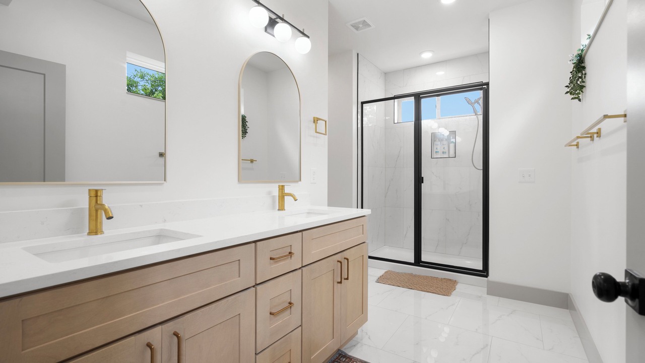Photo of Bathroom in Charlotte Park