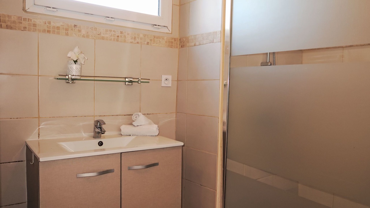 Photo of Bathroom in Trevou-Treguignec