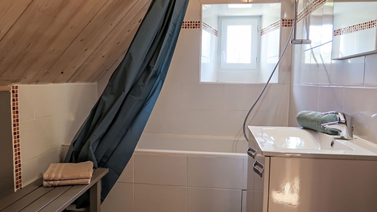 Photo of Bathroom in Trevou-Treguignec