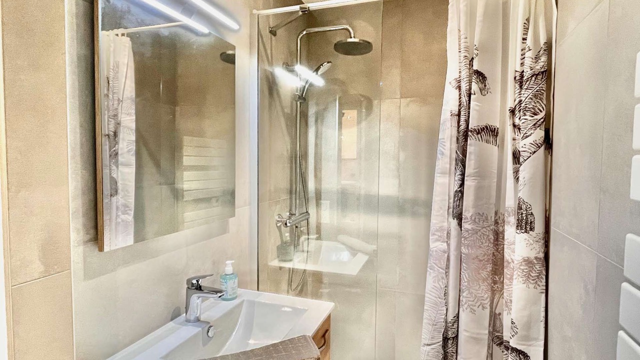 Photo of Bathroom in Clichy