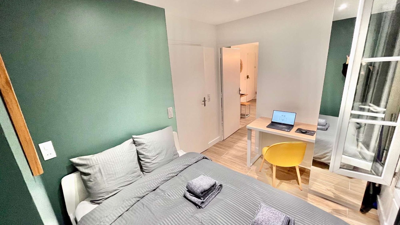 Photo of Bedroom in Clichy