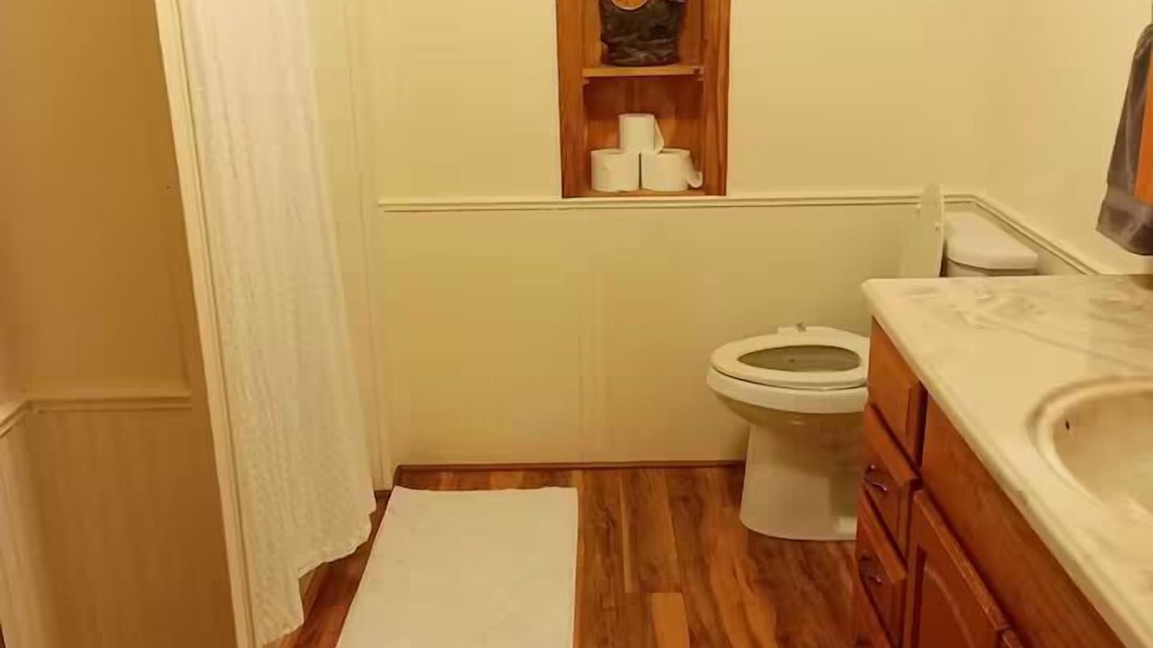 Photo of Bathroom in Kuttawa