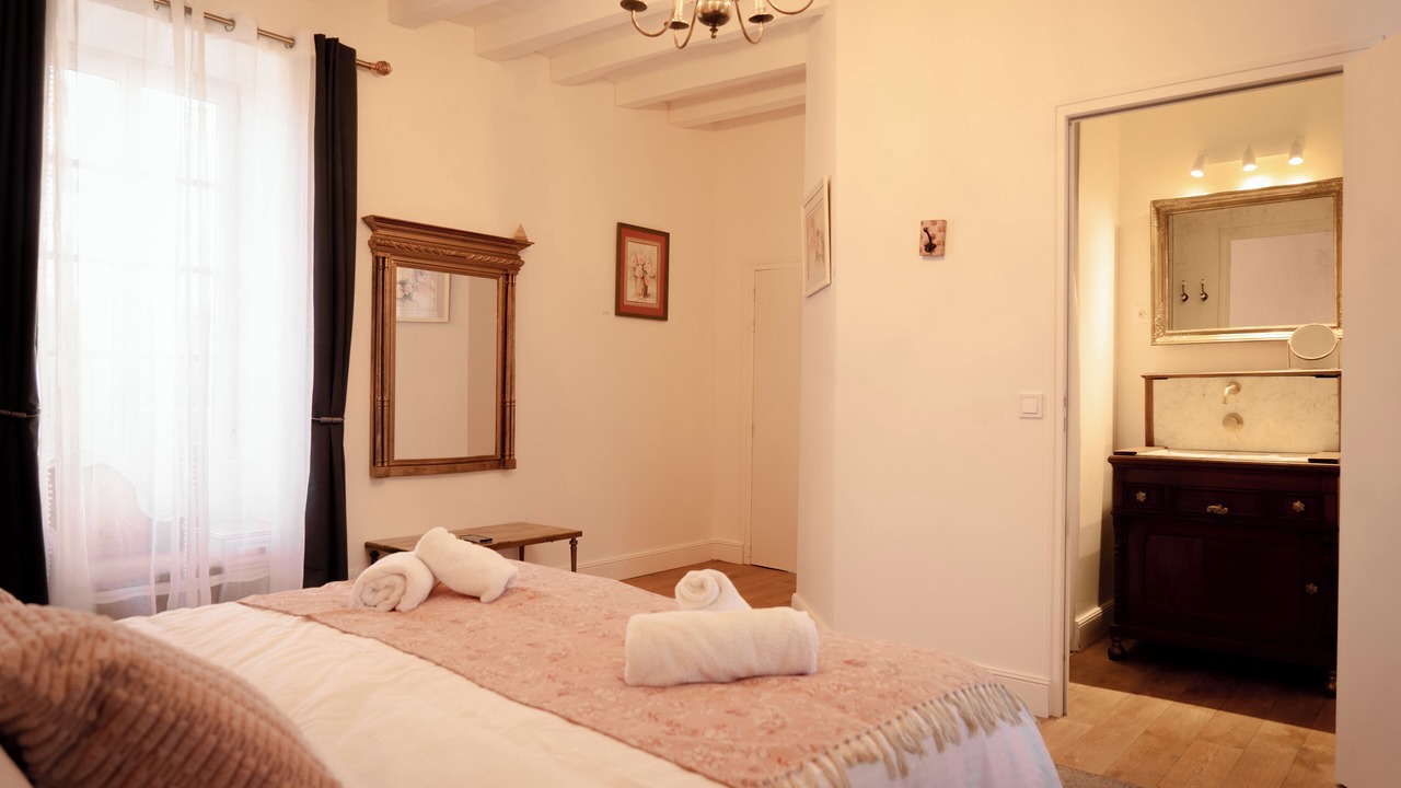 Photo of Bedroom in Saint-Jean-des-Mauvrets