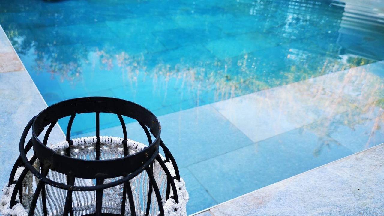 Photo of Outdoor in Claret