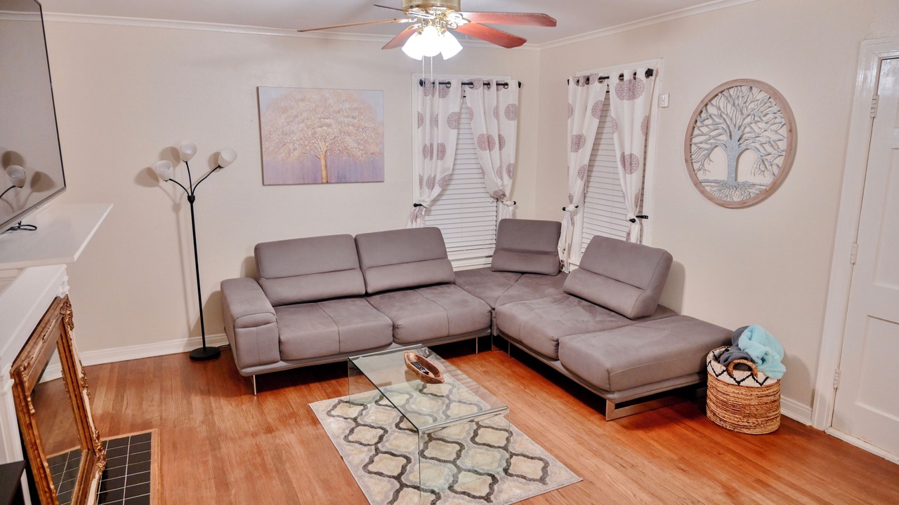 Photo of Livingroom in Broadmoor