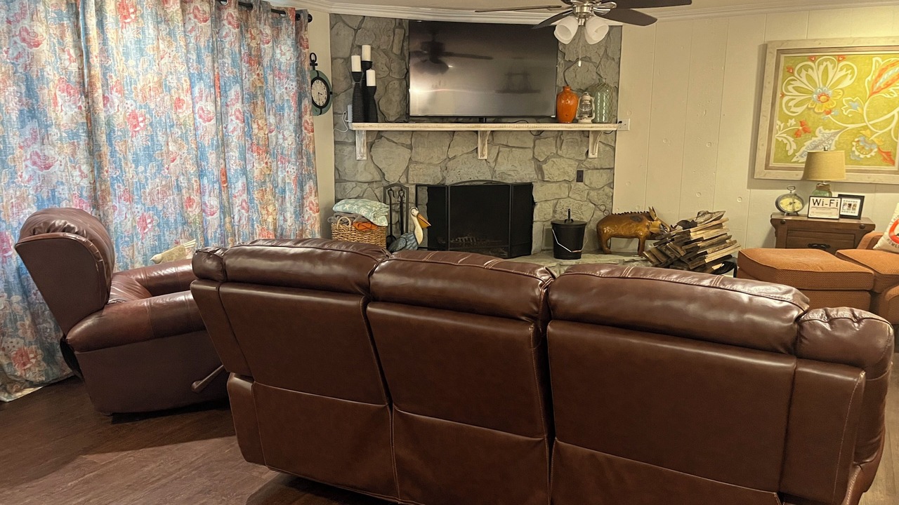 Photo of Livingroom in Homer