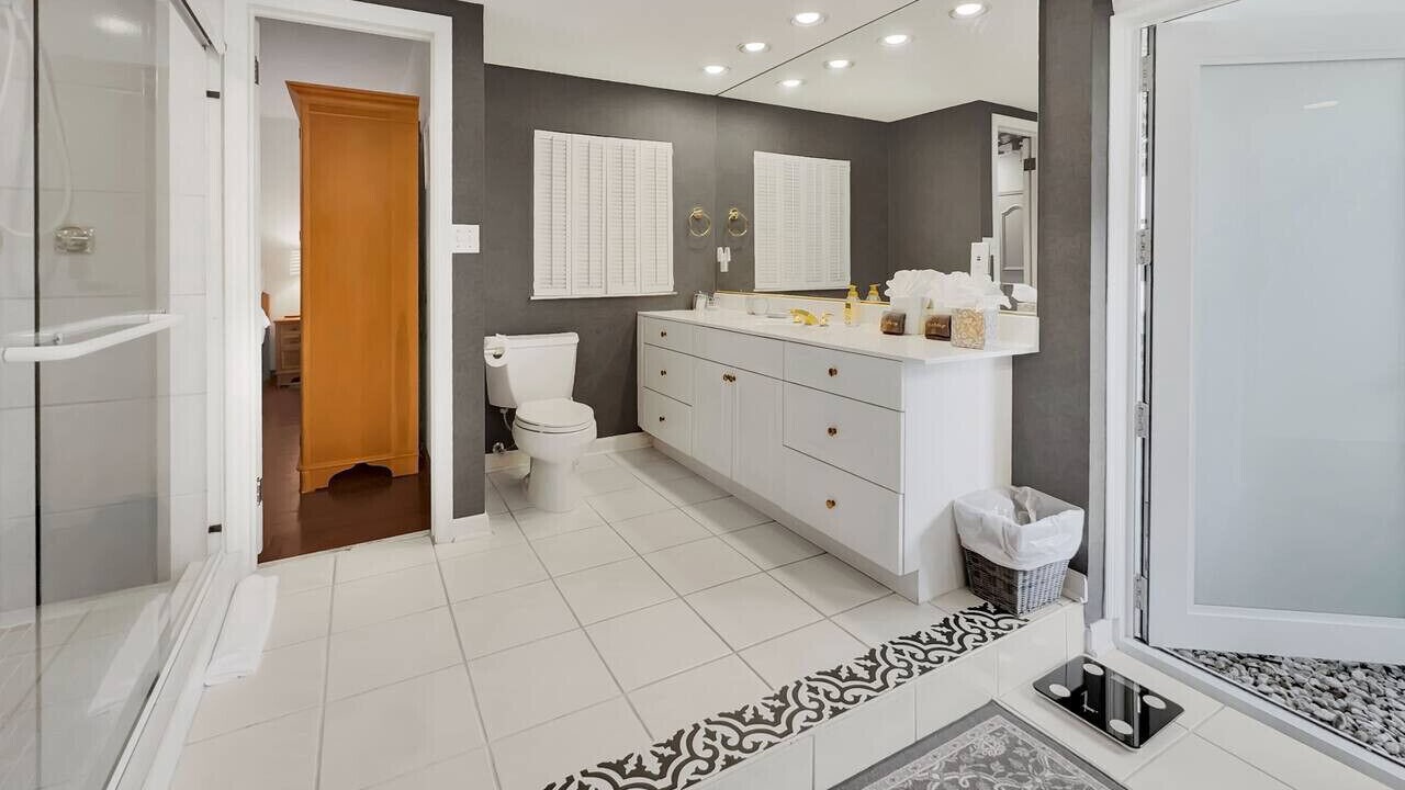 Photo of Bathroom in Harbor Beach