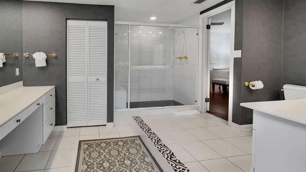 Photo of Bathroom in Harbor Beach