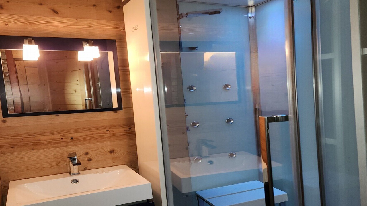 Photo of Bathroom in Doucy-Combelouviere