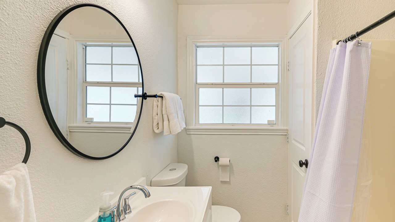 Photo of Bathroom in Central Arlington