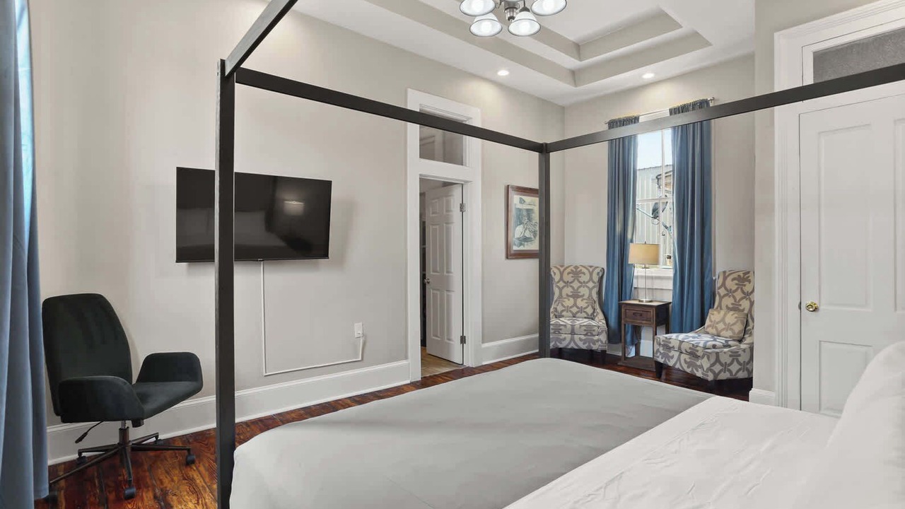 Photo of Bedroom in Mid-City