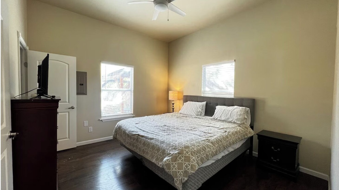 Photo of Bedroom in Five Points