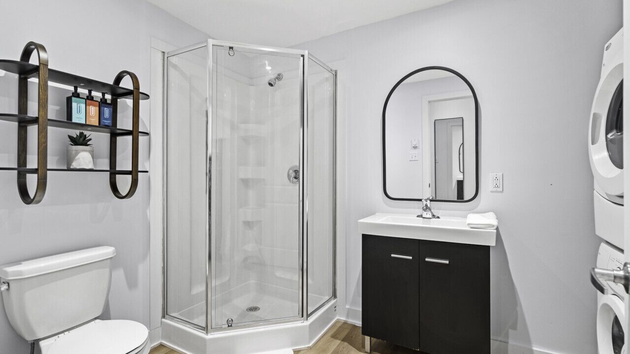 Photo of Bathroom in La Petite-Patrie