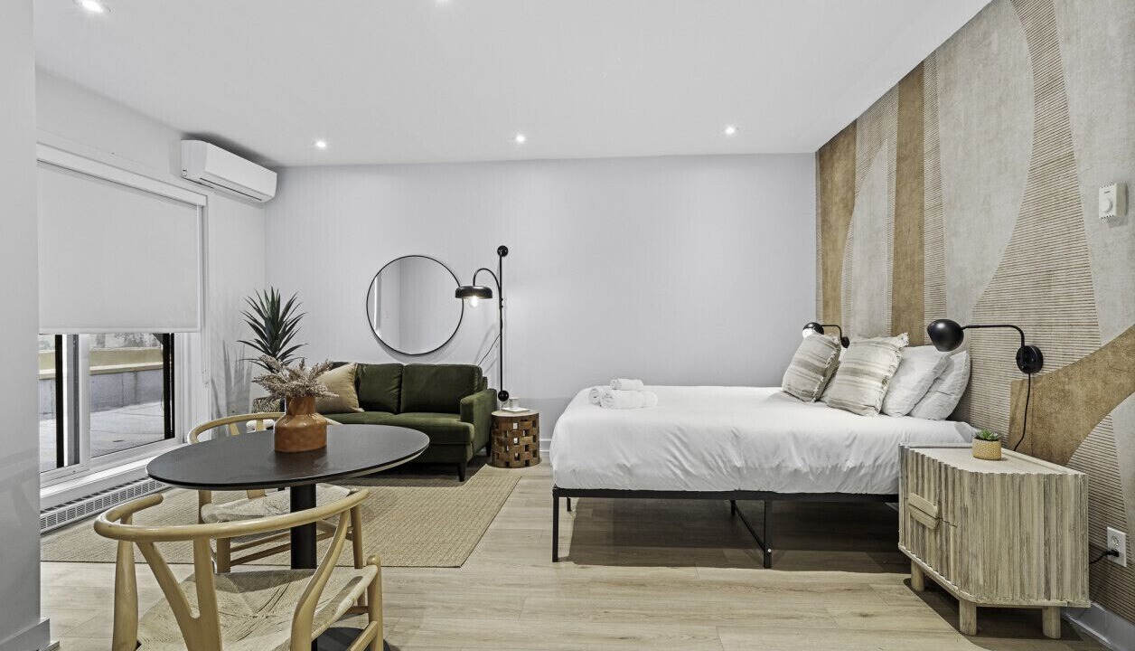 Photo of Bedroom in La Petite-Patrie