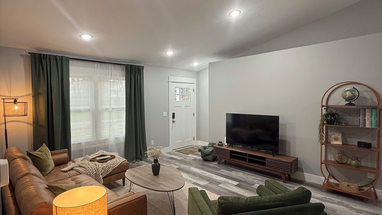 Photo of Livingroom in Norton Shores