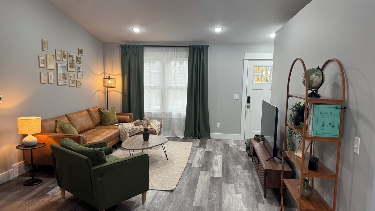 Photo of Livingroom in Norton Shores