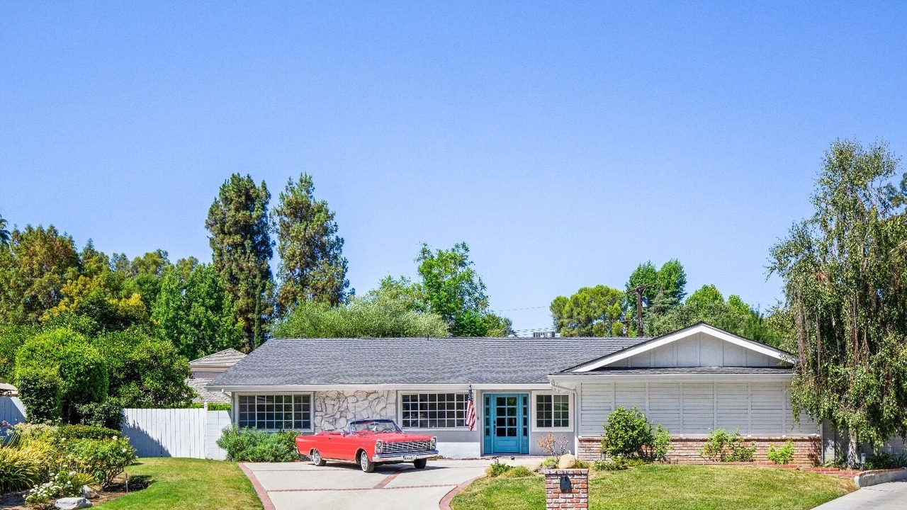 Photo of Outdoor in Woodland Hills