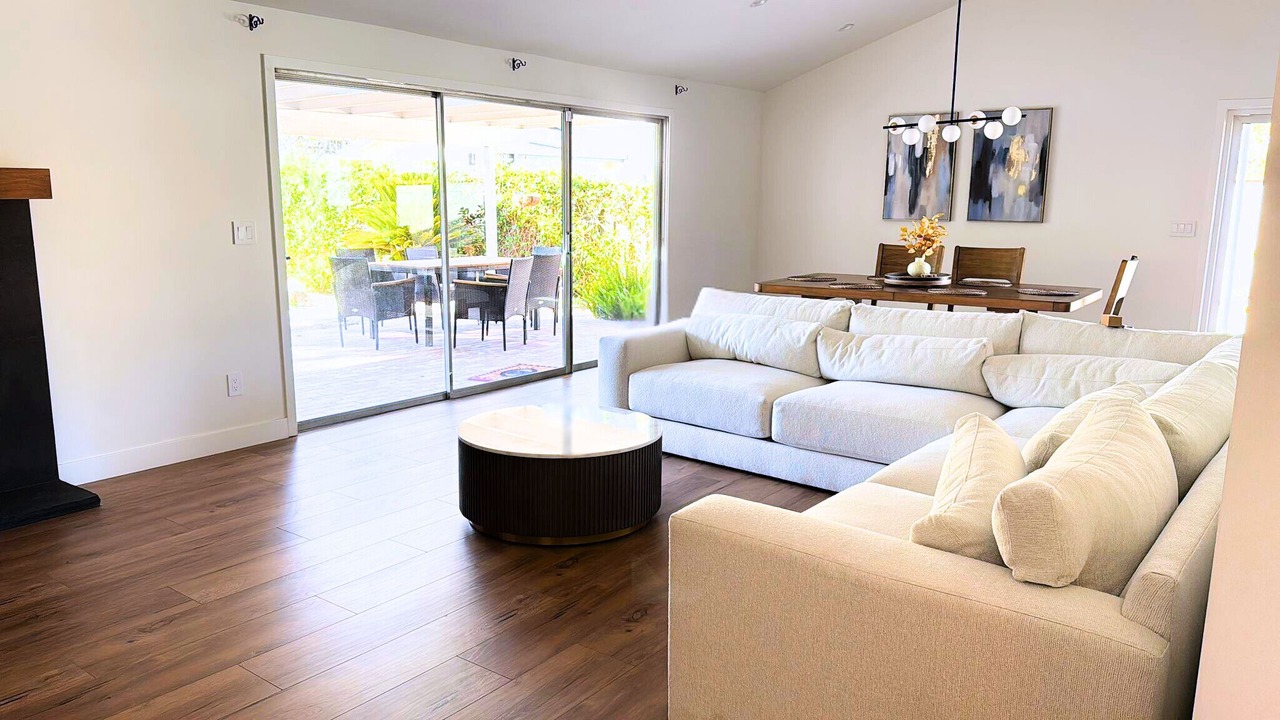 Photo of Livingroom in Woodland Hills