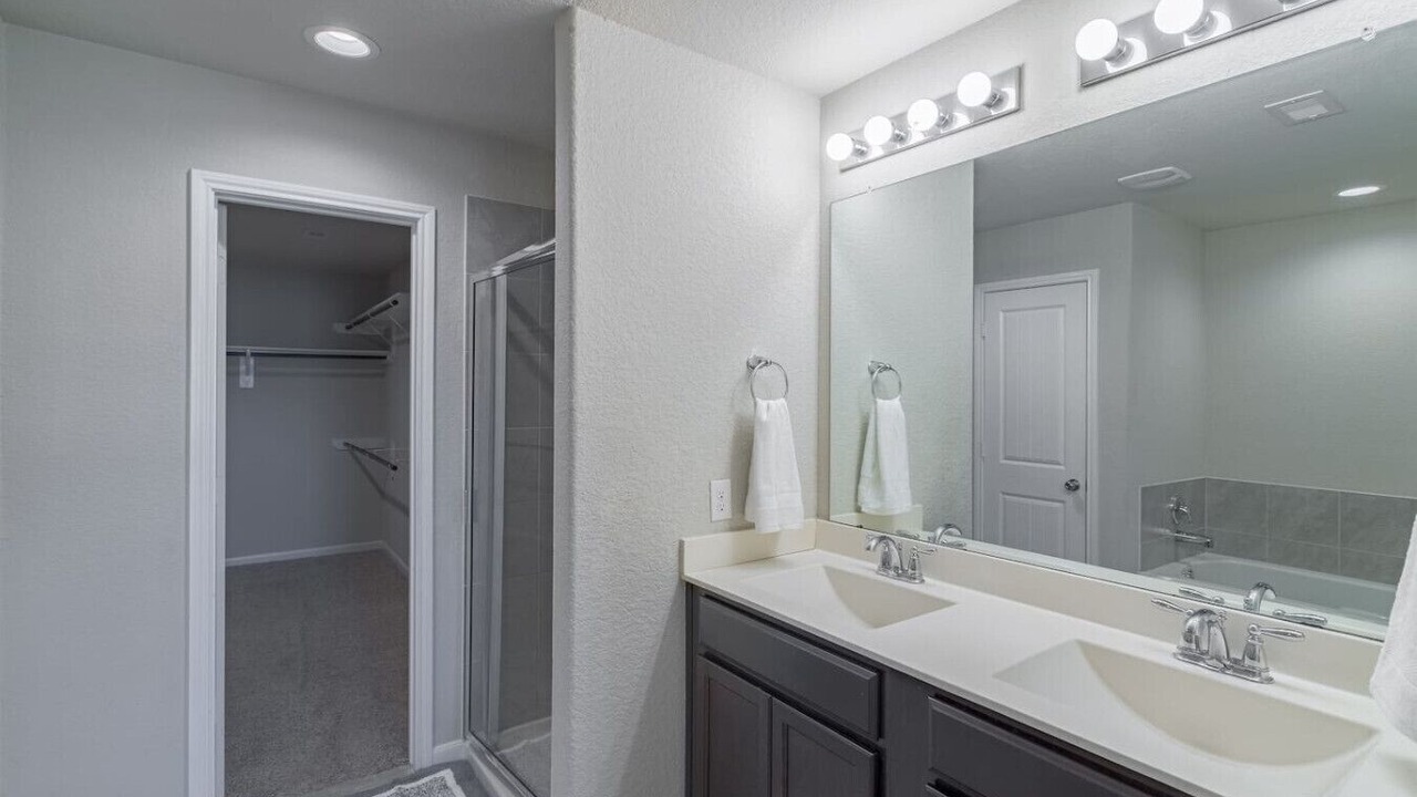 Photo of Bathroom in Clodine