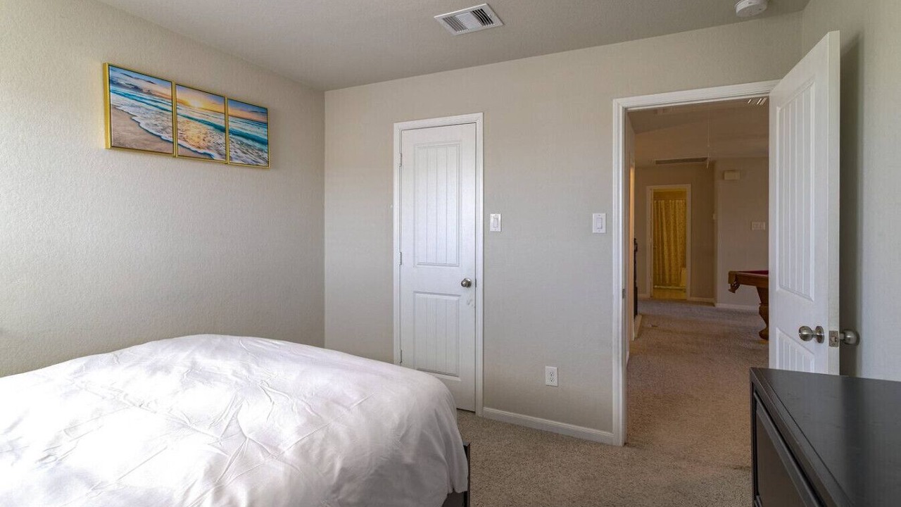 Photo of Bedroom in Clodine