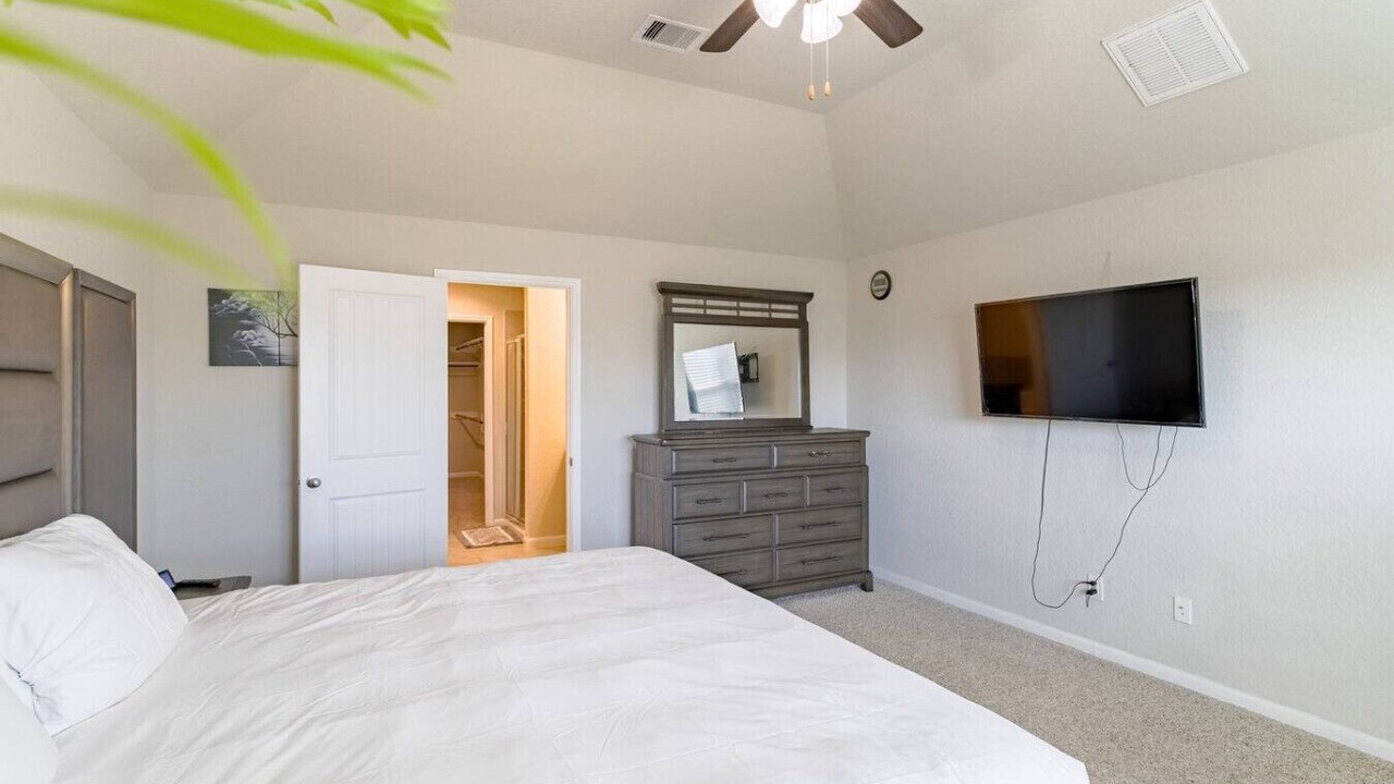 Photo of Bedroom in Clodine