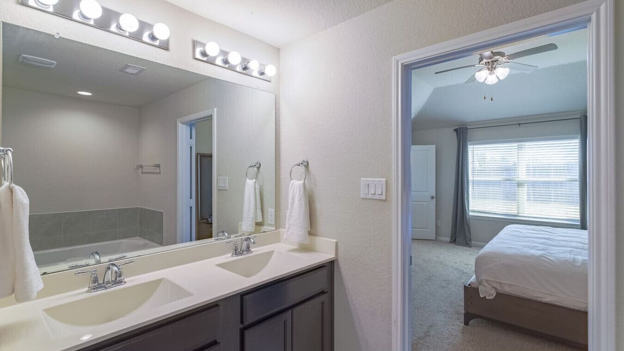 Photo of Bathroom in Clodine
