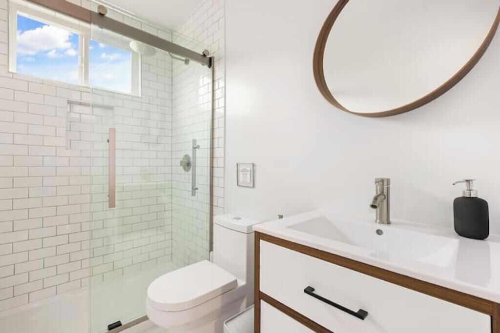 Photo of Bathroom in Lamanda Park