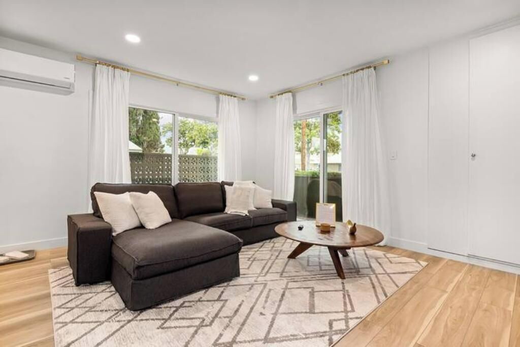 Photo of Livingroom in Mid Central