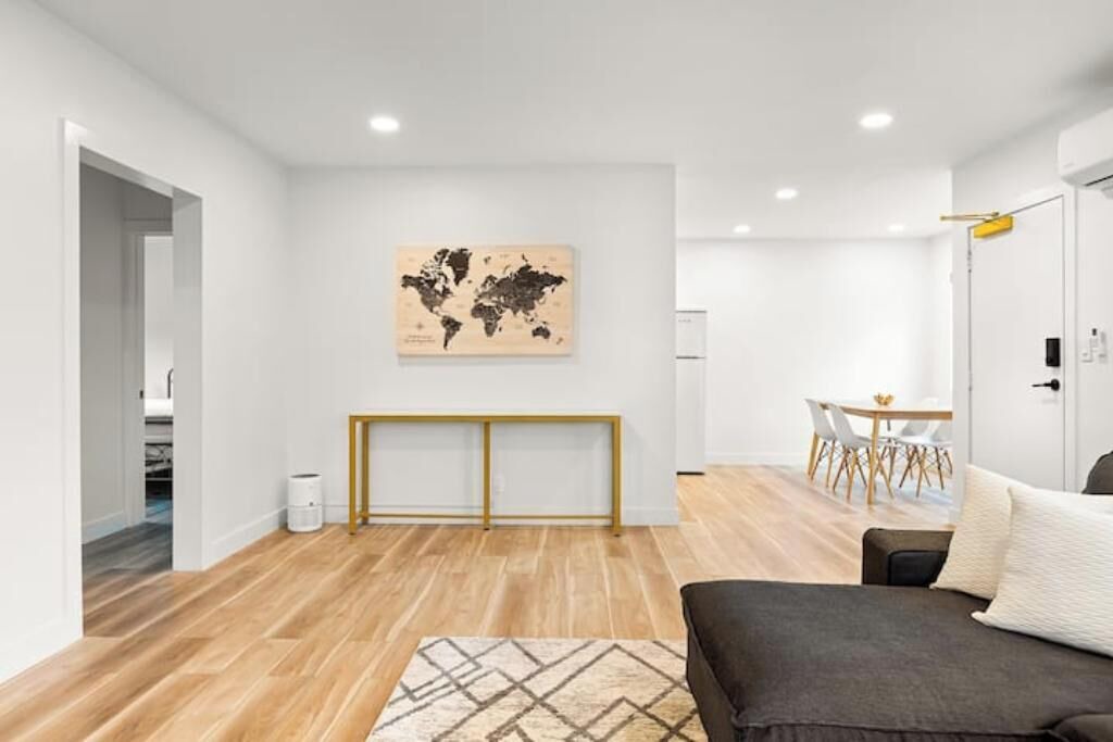 Photo of Livingroom in Mid Central