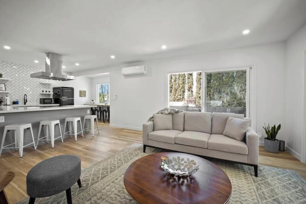 Photo of Livingroom in Lamanda Park