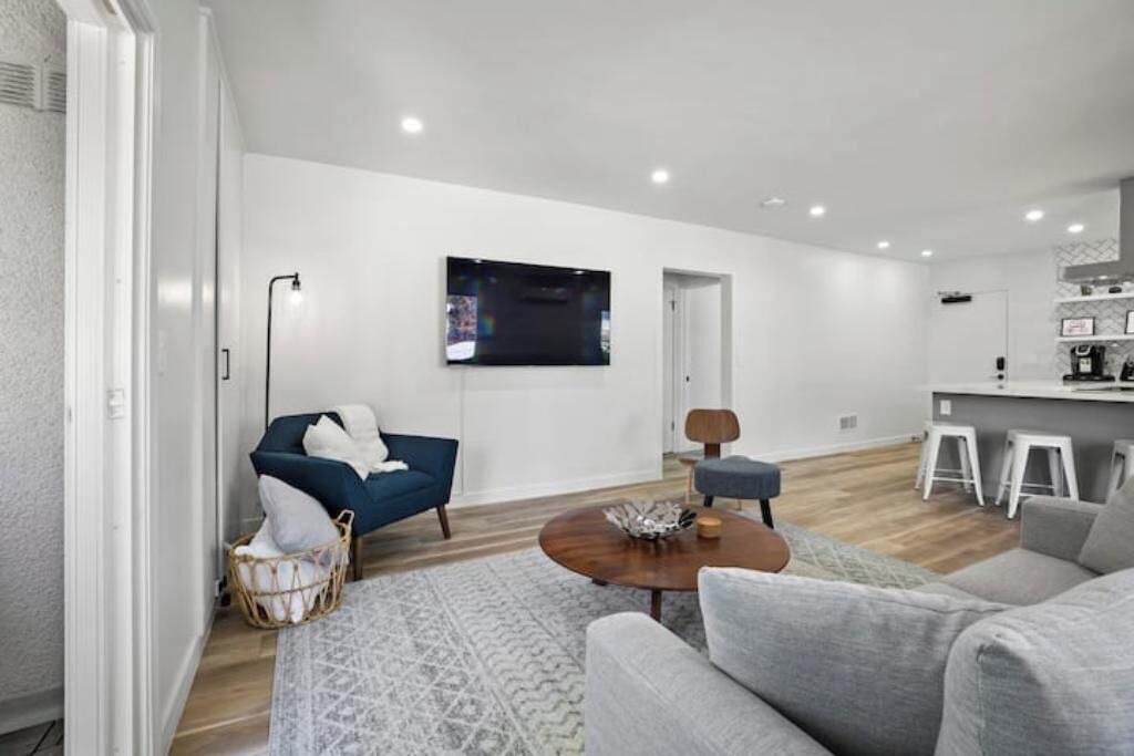 Photo of Livingroom in Lamanda Park
