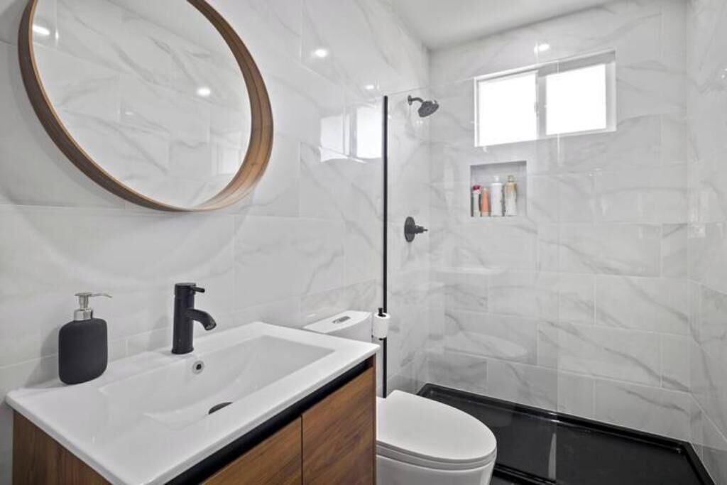 Photo of Bathroom in Lamanda Park
