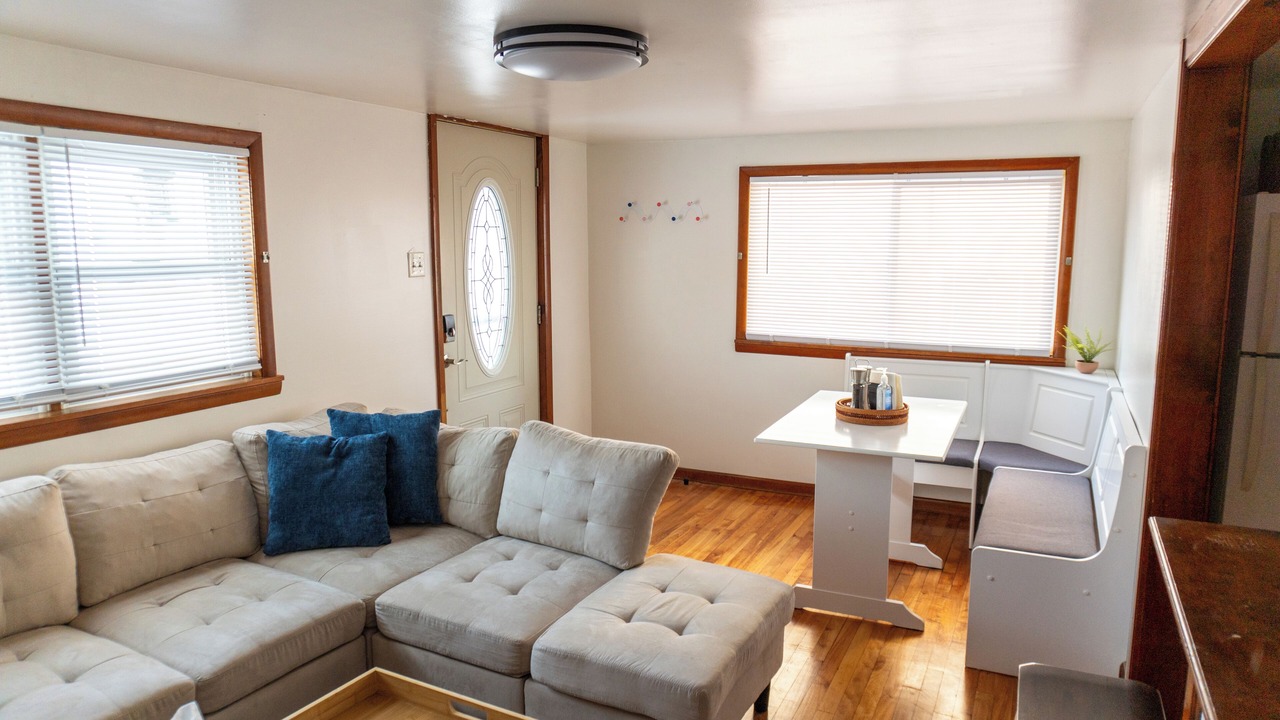 Photo of Livingroom in Monaca