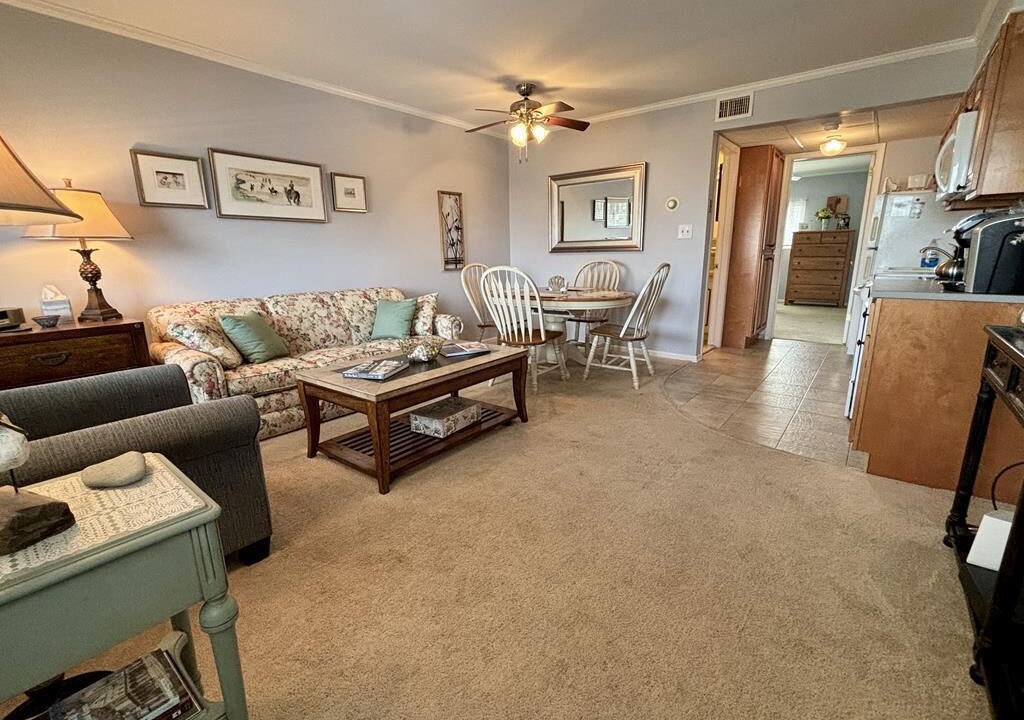 Photo of Livingroom in Admiral Estates