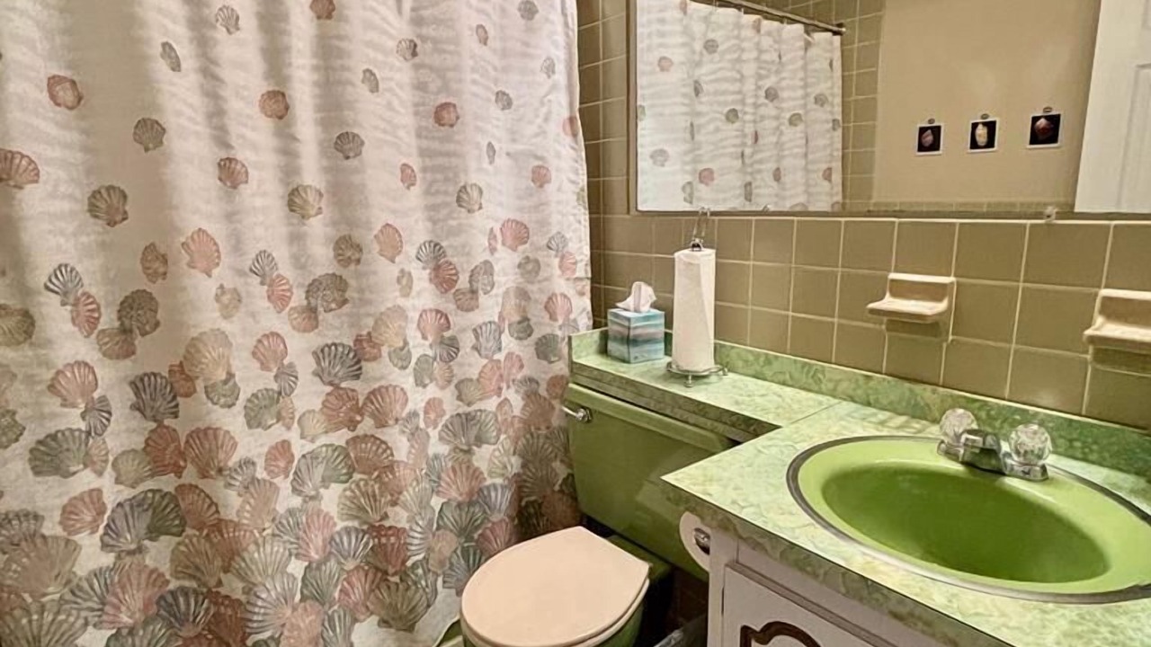 Photo of Bathroom in Admiral Estates