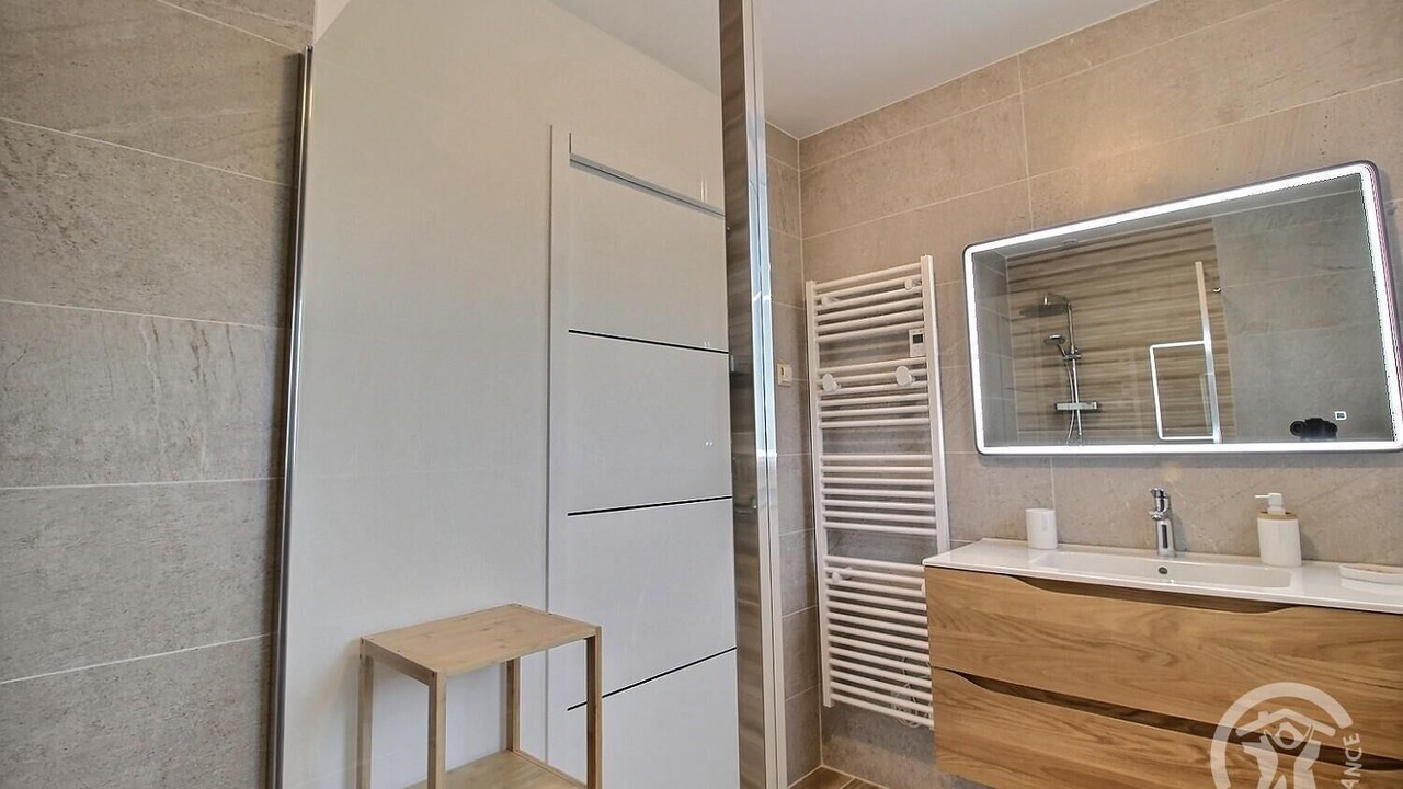 Photo of Bathroom in Lamballe