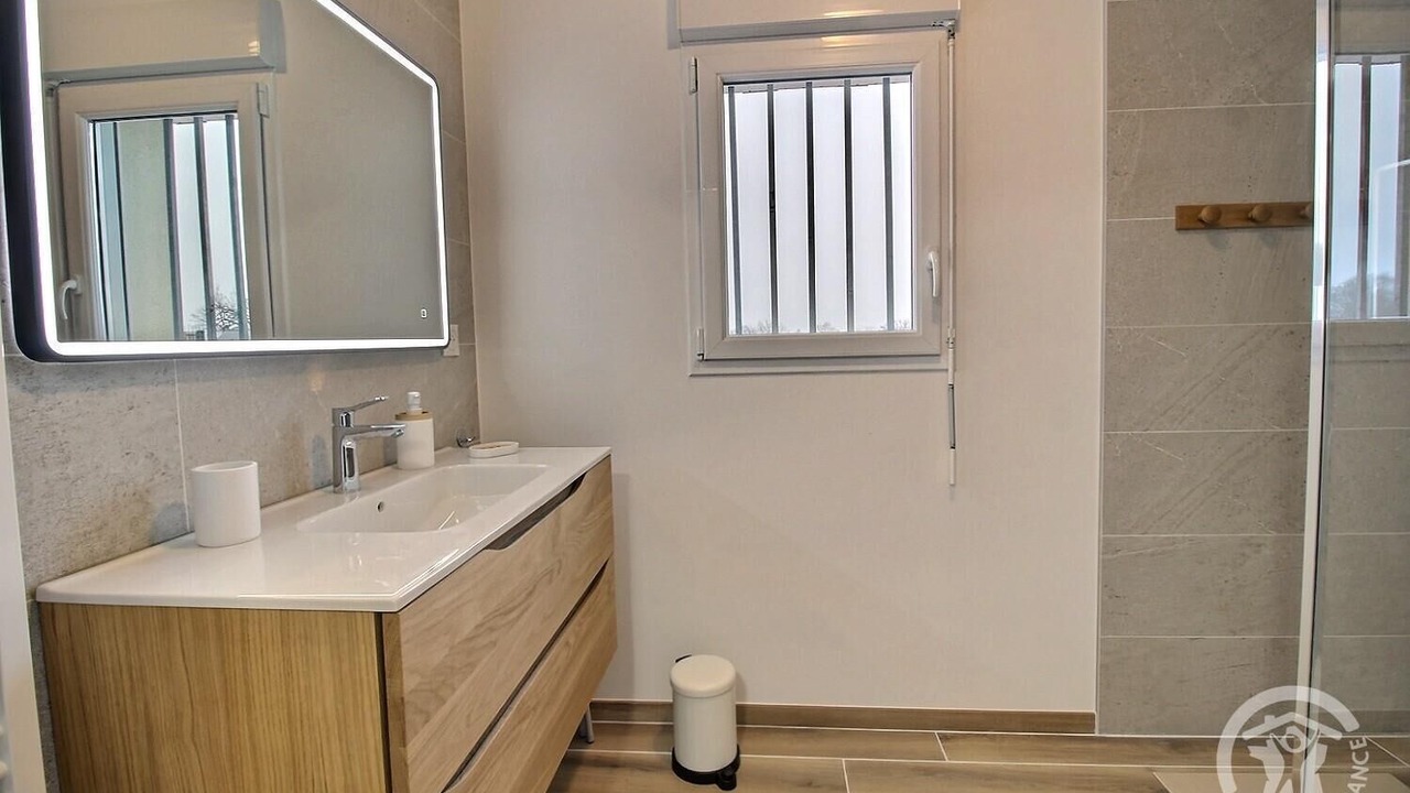 Photo of Bathroom in Lamballe