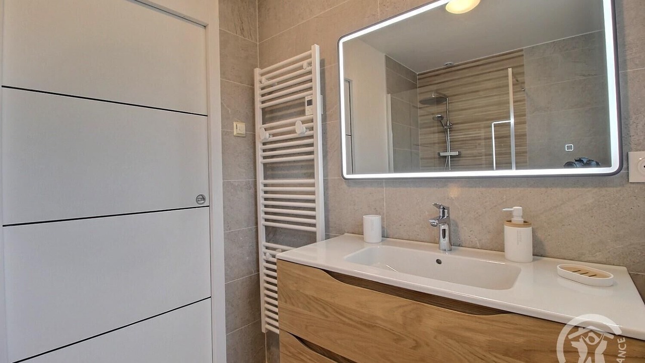 Photo of Bathroom in Lamballe