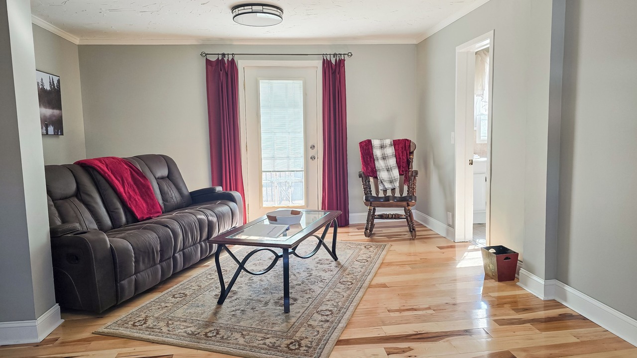 Photo of Livingroom in Lemon Springs