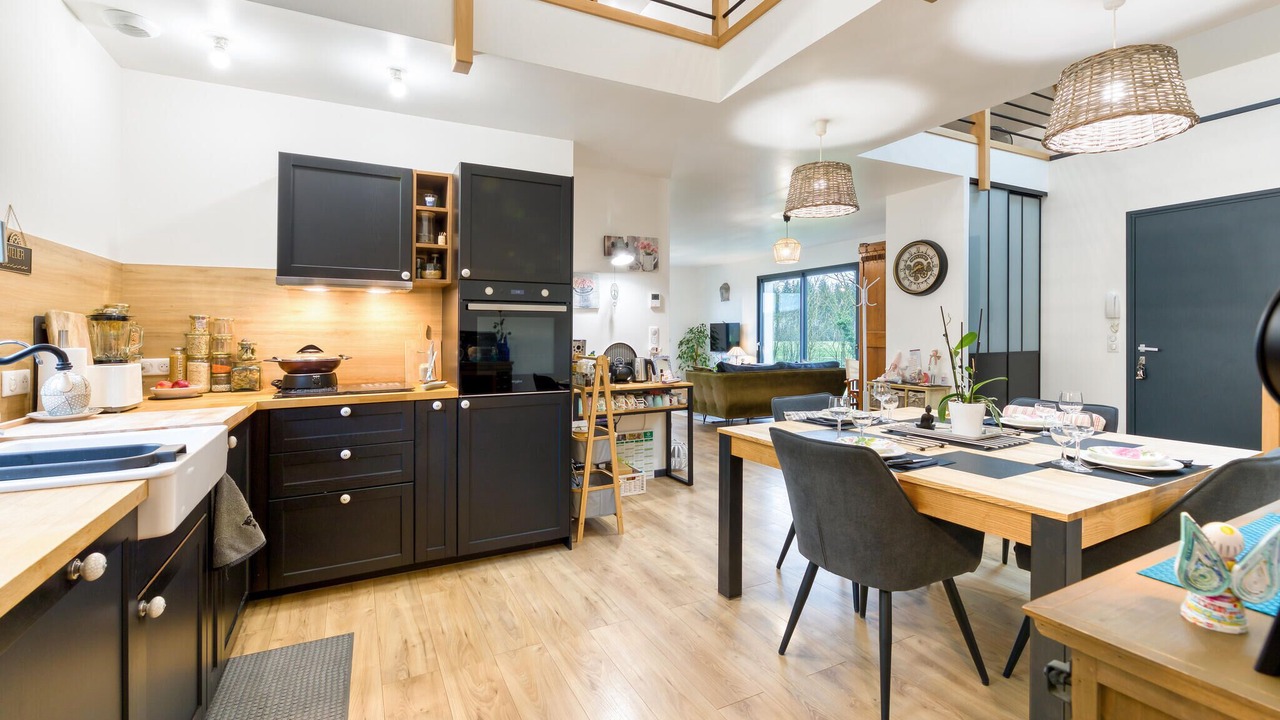 Photo of Others in Venon