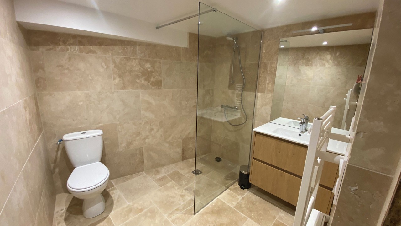 Photo of Bathroom in Loches