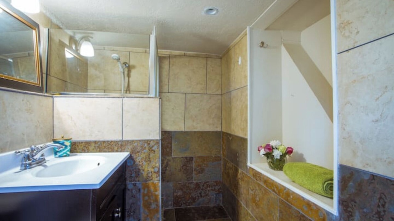 Photo of Bathroom in Greater South River City