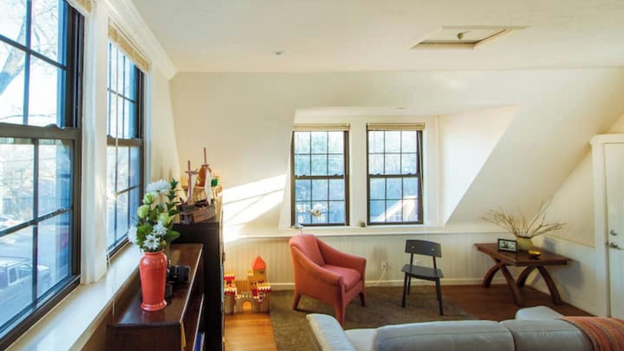 Photo of Livingroom in Greater South River City