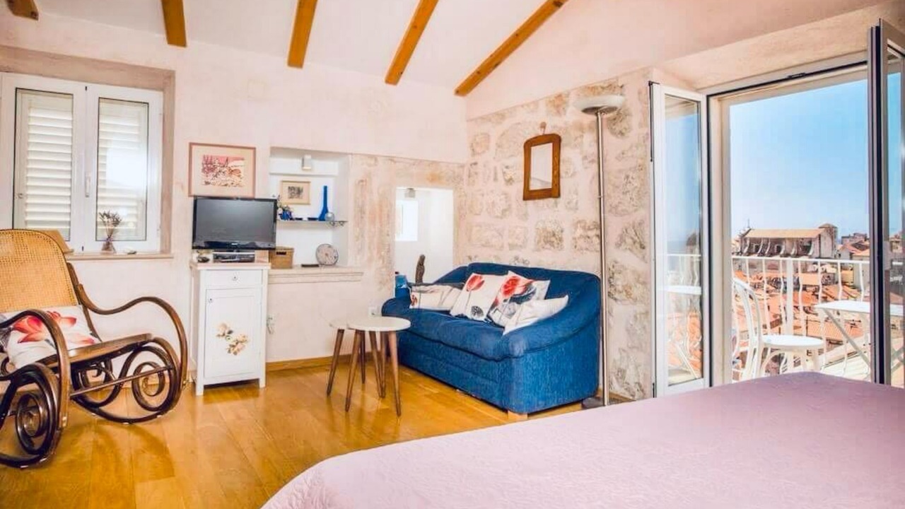 Photo of Bedroom in Pile